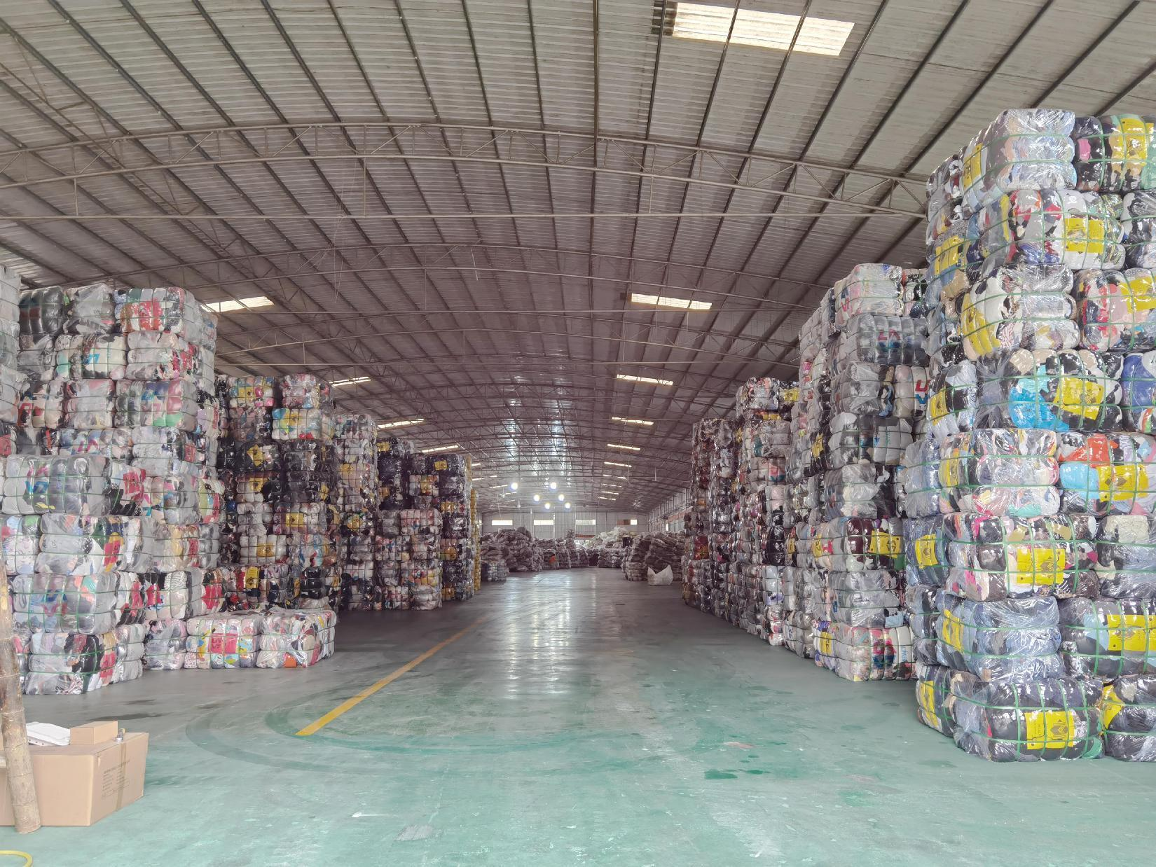 Top Used Clothing Wholesaler in Angola
