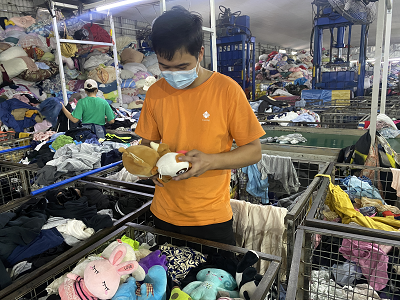 hand pick second-hand toys