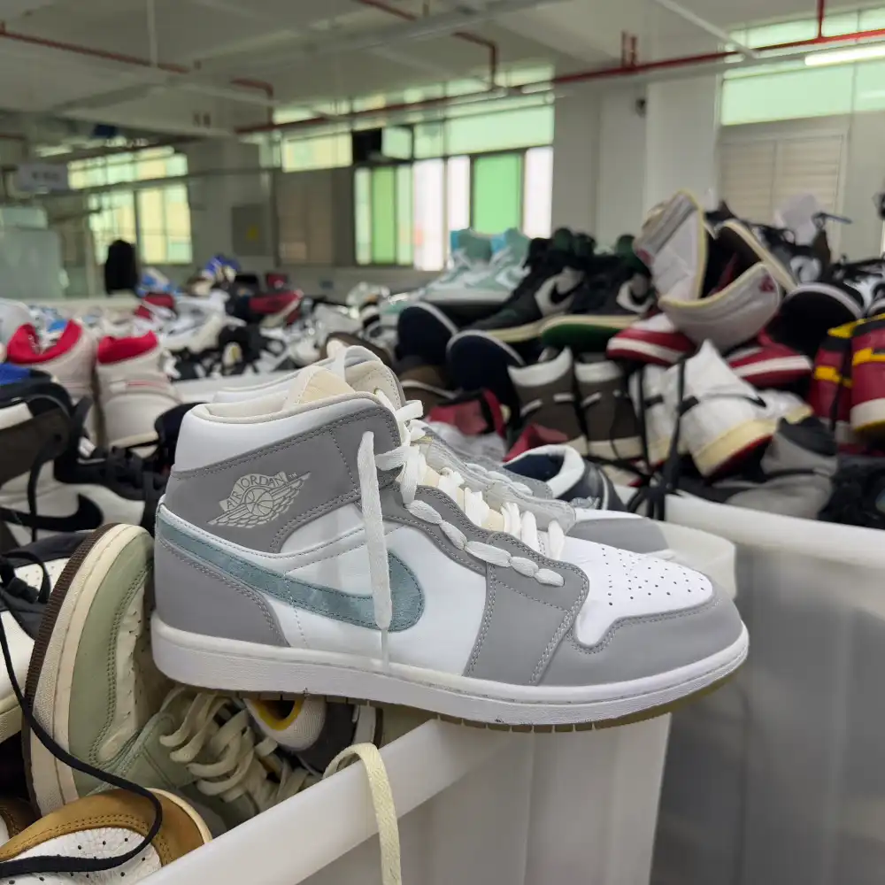 Washed Used Brand Shoes Bales