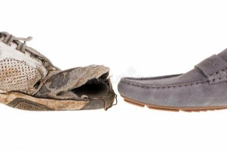 worn-out vs rarely-used secondhand used shoes