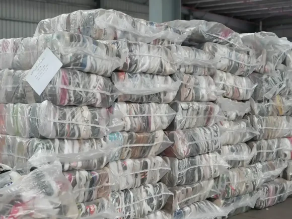 Customized Outpackaging of second hand shoes bale