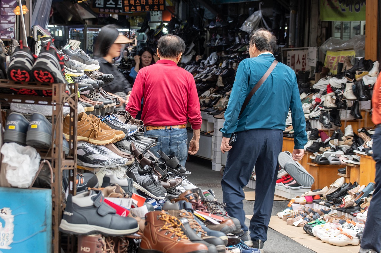Offline Second-Hand Market