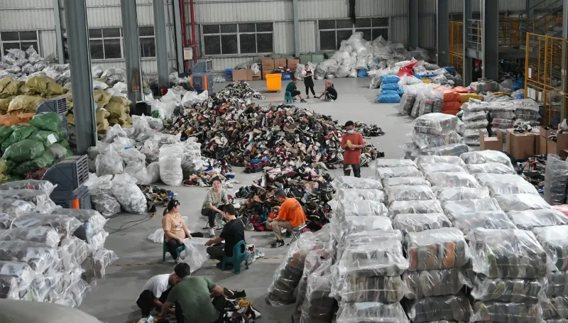 second hand shoes factory (2) second hand shoes factory (2)